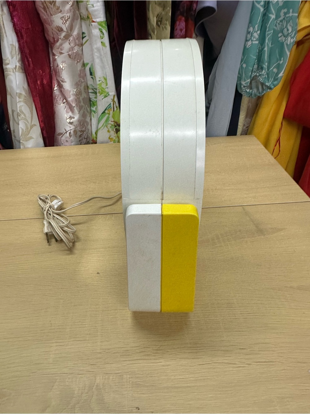 Vintage Clairol Yellow and White Lighted Makeup Mirror EUC - Picture 6 of 9